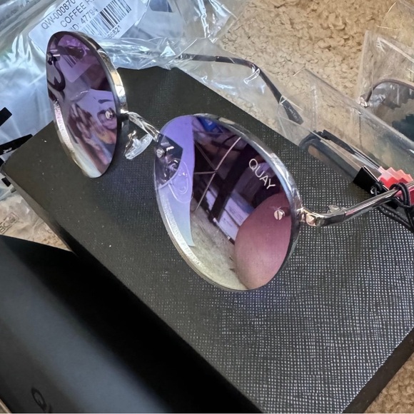 BNWT Quay “FARRAH” slv/purpnkyel Sunglasses - Picture 1 of 8